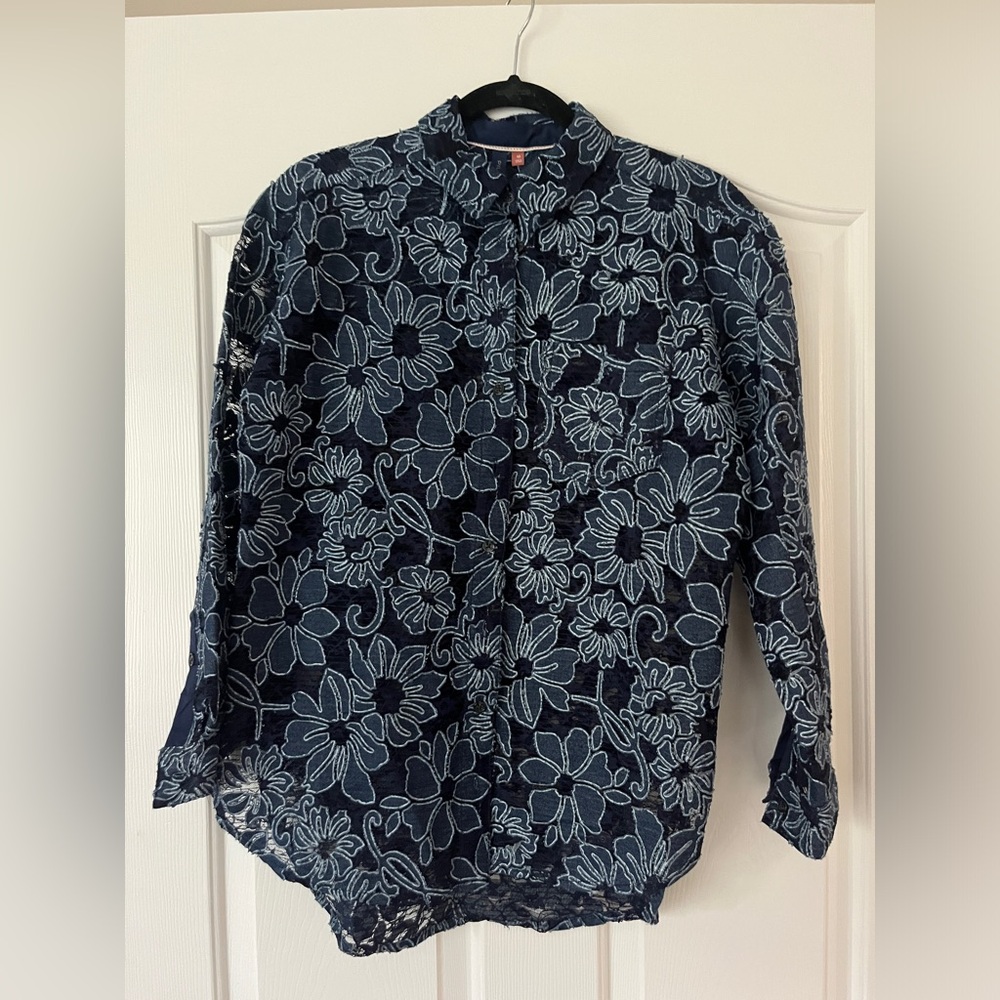 PILCRO xs cutout denim button down!
